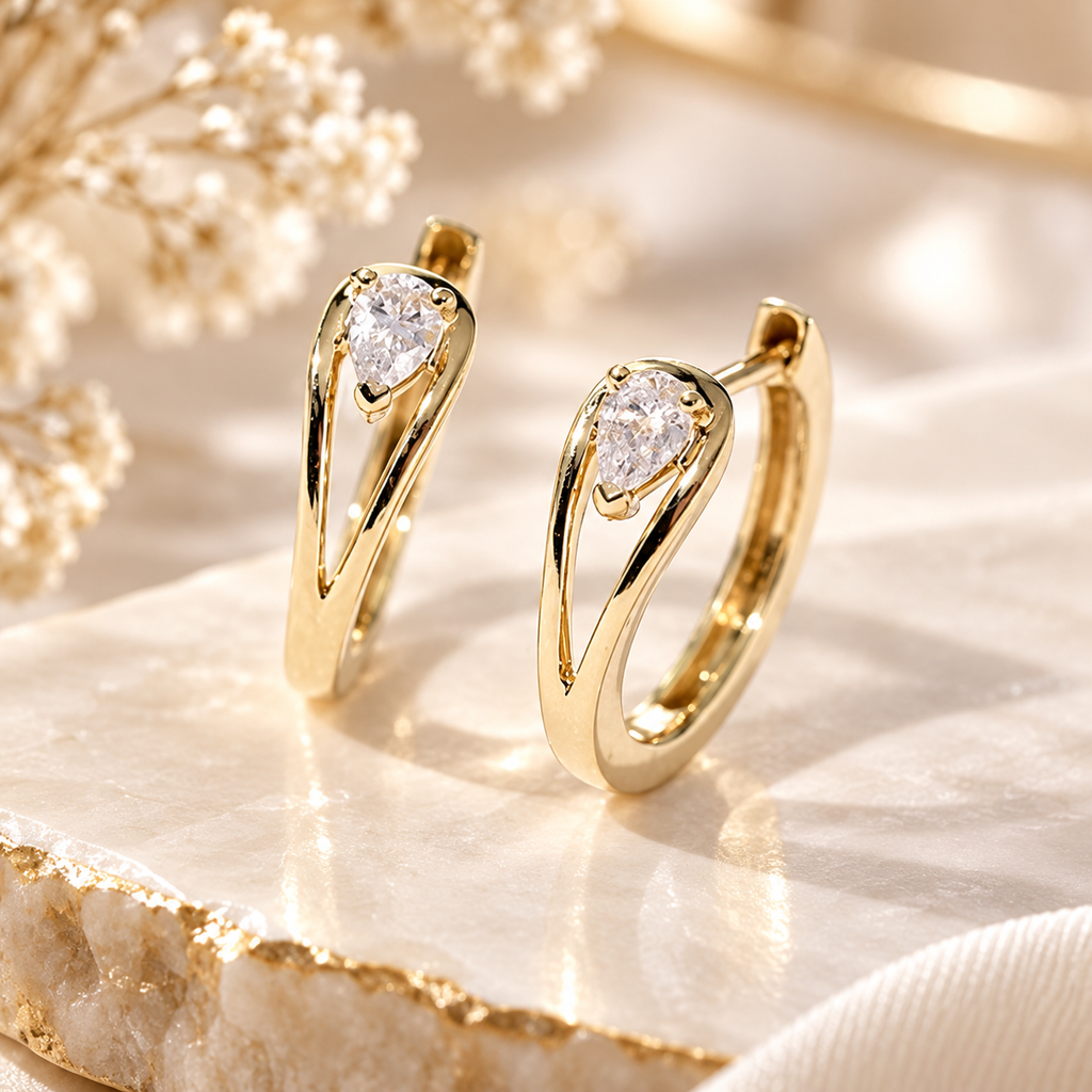 Brinco Argola Zenory Lumière com Zircônia Branca – Elegância Geométrica Dourada
