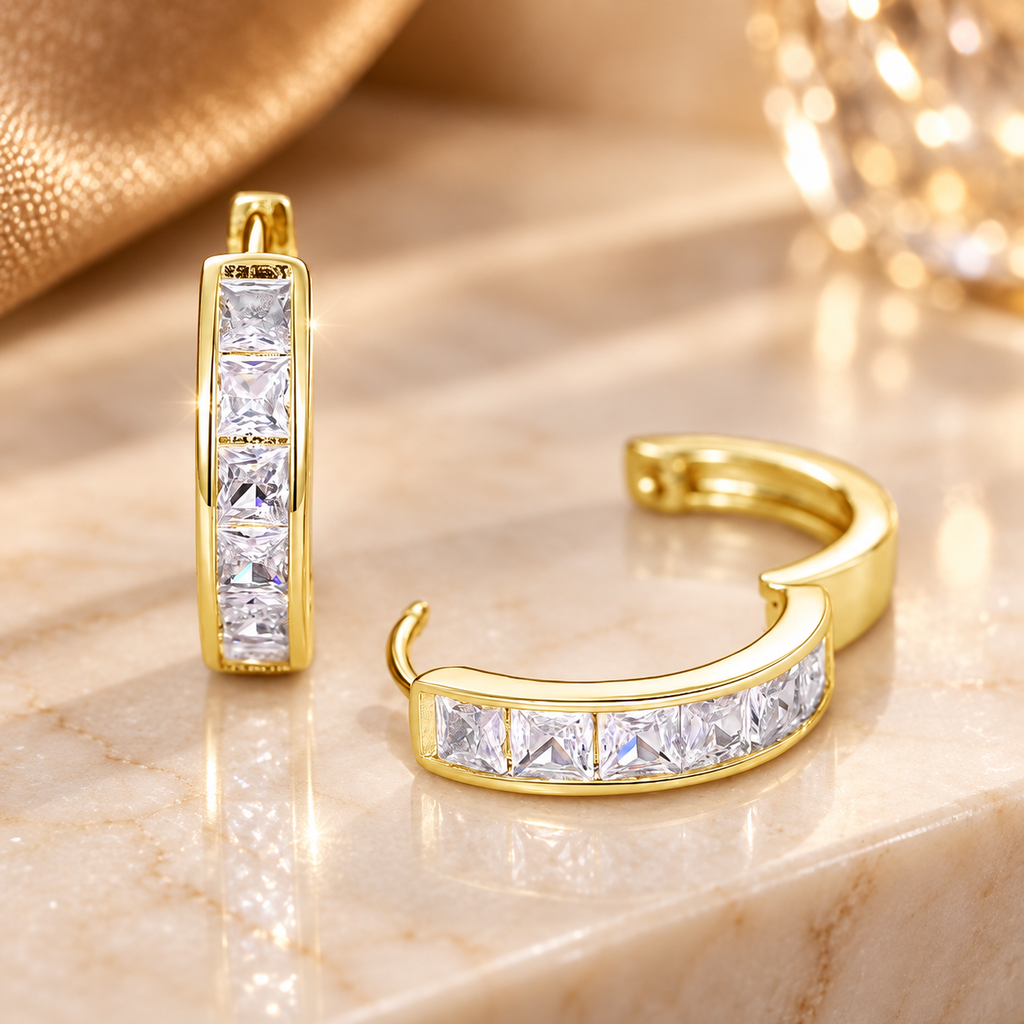 Brinco Argola Zenory Royale – Dourado com Zircônias Cravejadas em Corte Princesa