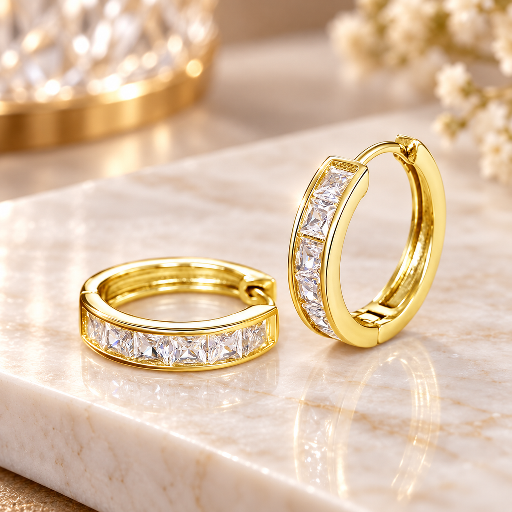 Brinco Argola Zenory Royale – Dourado com Zircônias Cravejadas em Corte Princesa