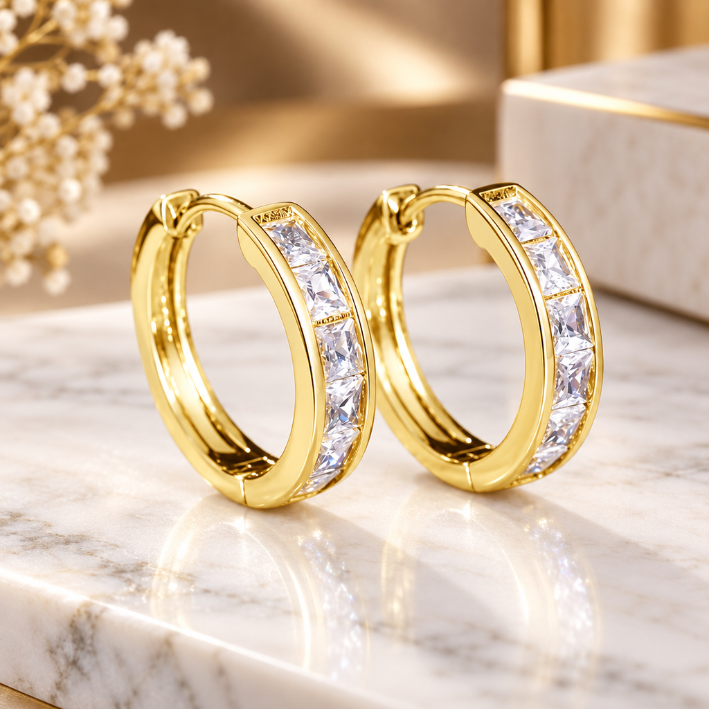 Brinco Argola Zenory Royale – Dourado com Zircônias Cravejadas em Corte Princesa
