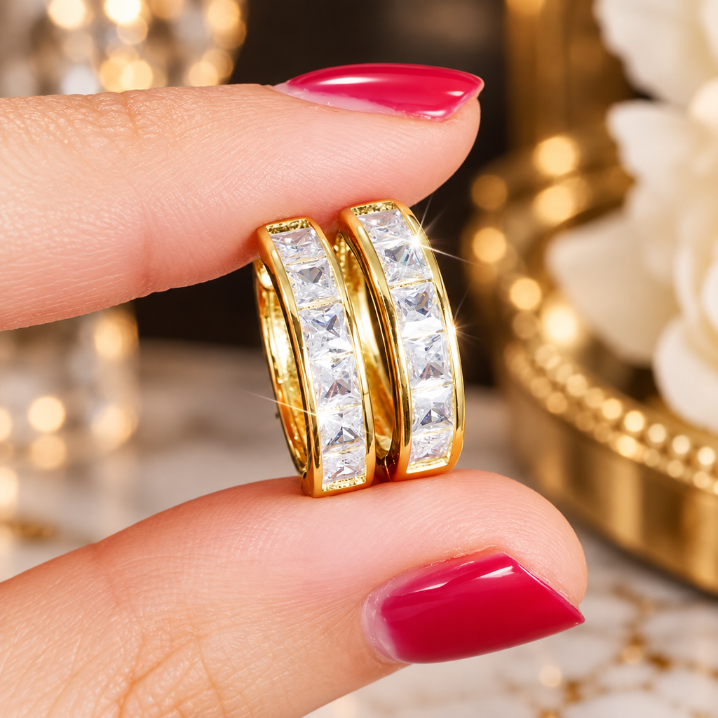Brinco Argola Zenory Royale – Dourado com Zircônias Cravejadas em Corte Princesa