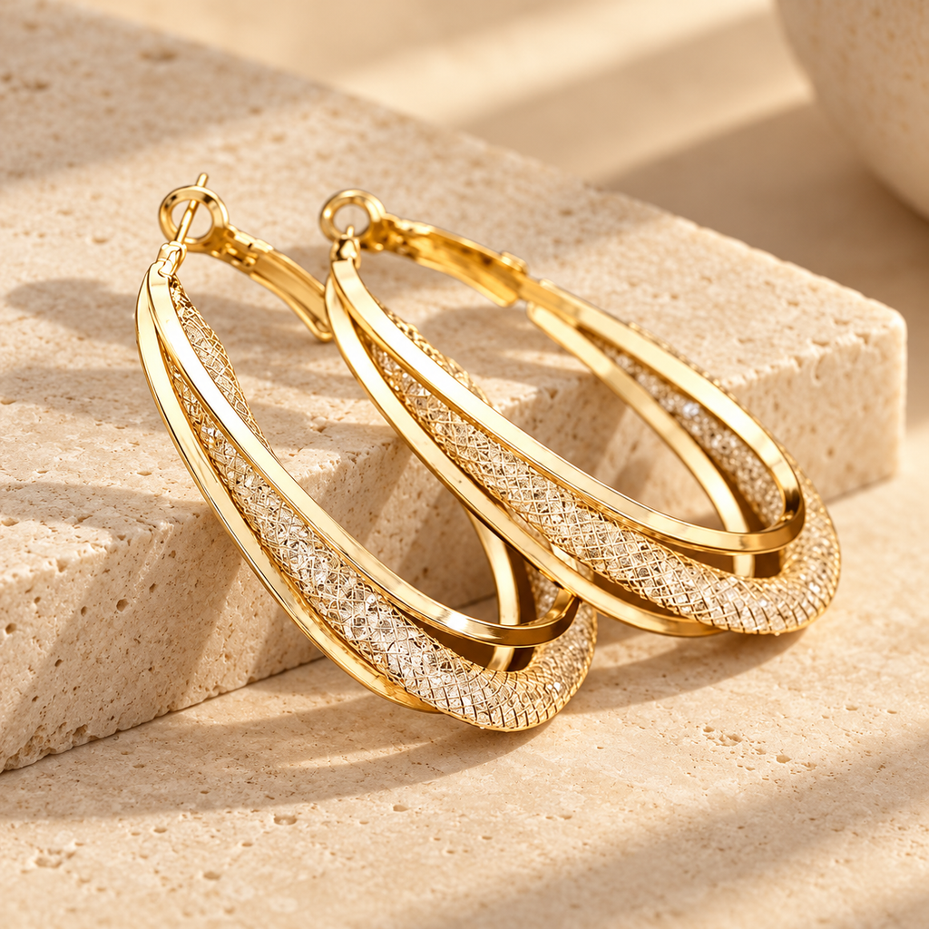 Brinco Argola Lumière Dourado com Zircônias – Elegância Atemporal