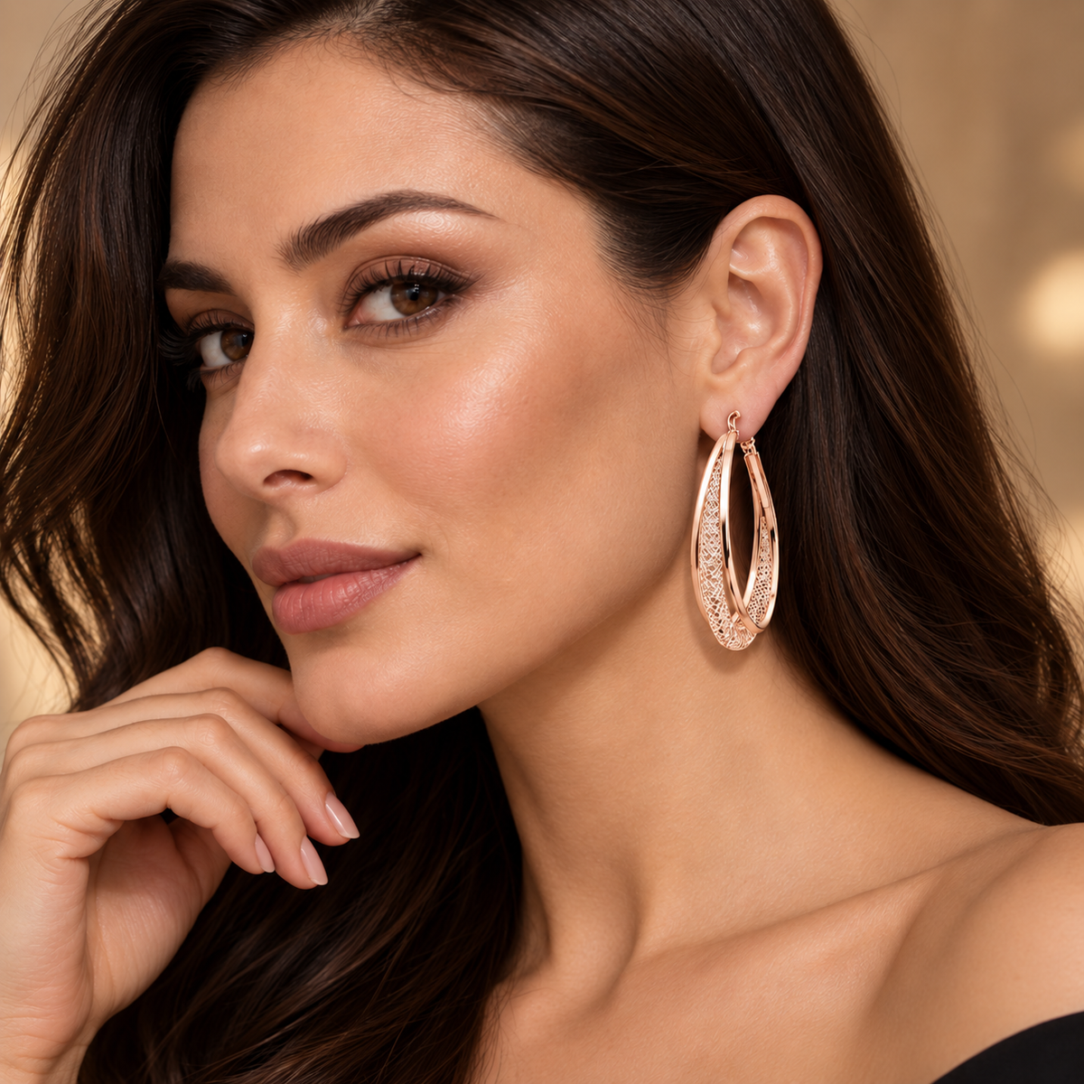 Brinco Argola Lumière Dourado com Zircônias – Elegância Atemporal