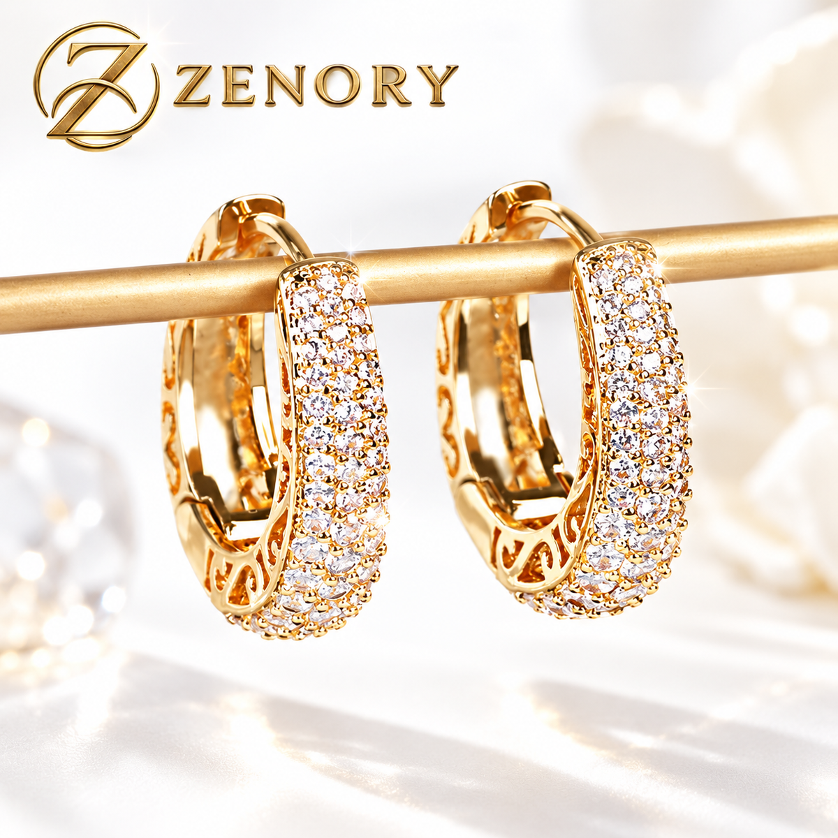 Brinco Argola Zenory Lumière Pavé – Dourado com Zircônias Cravejadas