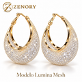 Brinco Argola Zenory Lumina Mesh – Dourado com Pedras Brilhantes e Design Escultural
