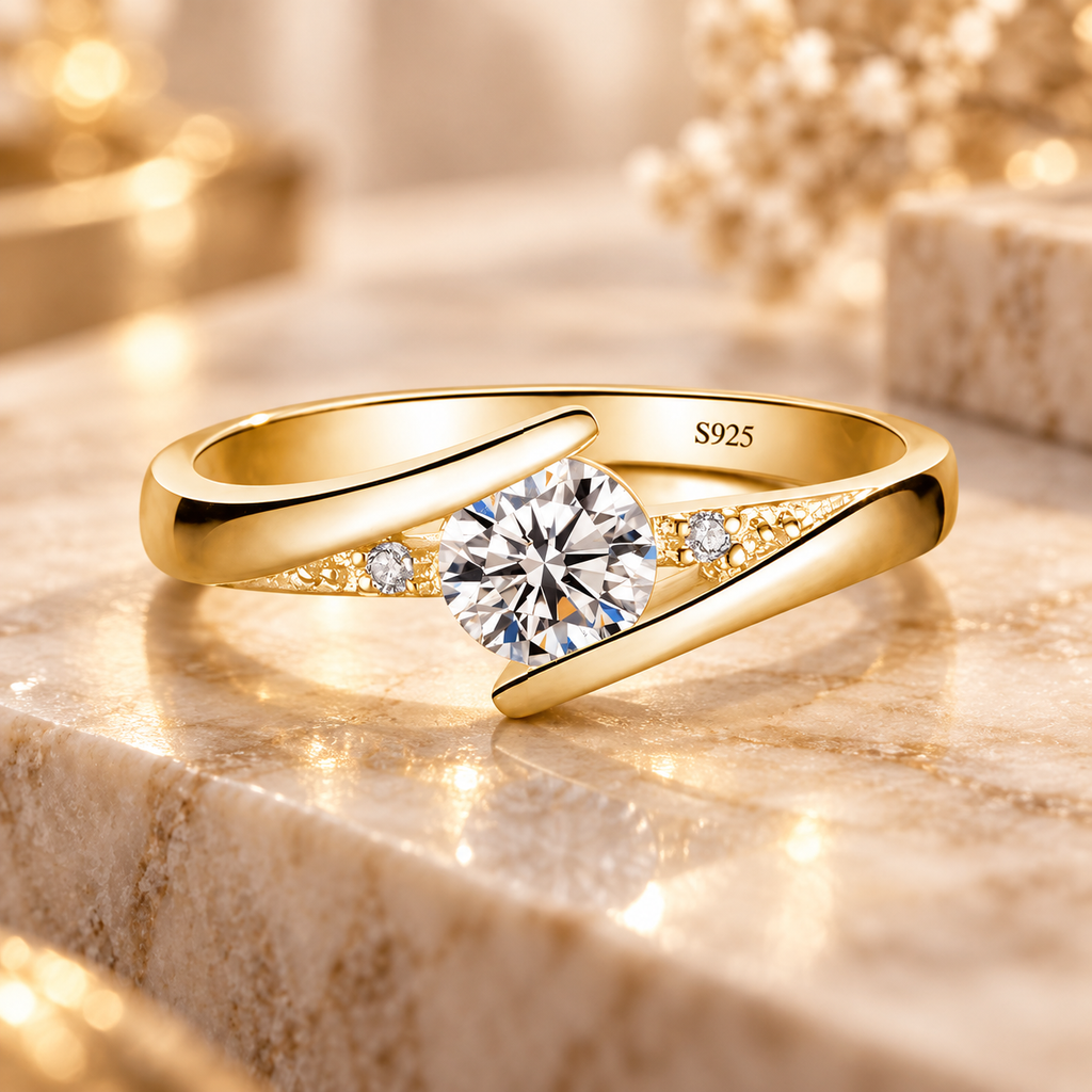Anel Lumière Royale em Zircônia – Luxo Vintage com Acabamento Dourado.
